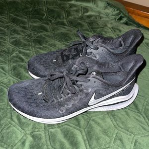 Nike Zoom Vomero Size 7